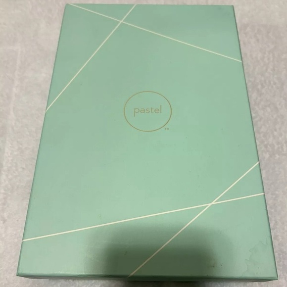 Bride And Groom Champagne Flutes, Glass, Gold Detail - Picture 2 of 4